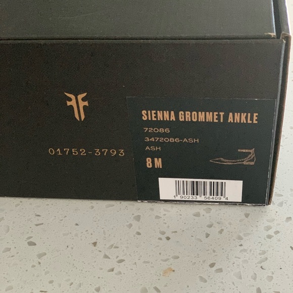 🔥 LIKE NEW! Frye Sienna Grommet Ankle Flats - Picture 9 of 9